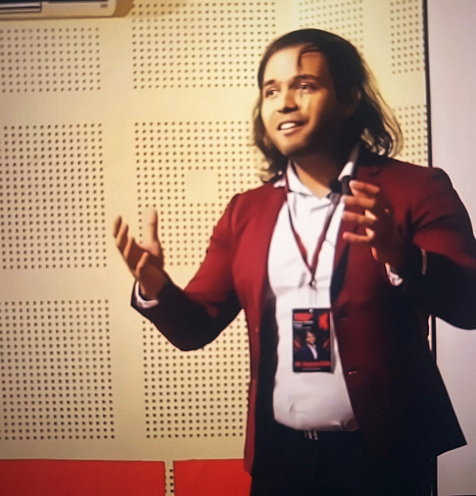 Swarnava speaking at TEDxBurdwan Medical College